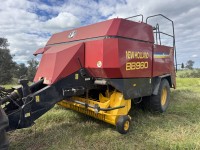 NEW HOLLAND BB960S SQUARE BALER.
