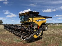 2016 New Holland Cr 9.90 & 2023 D140 Macdon Front