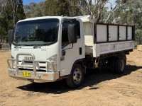 24 · 2008 ISUZU NPR 300 TIPPER